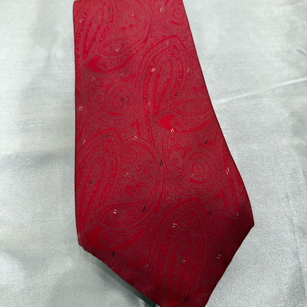 Guy Laroche Red Paisley Tie